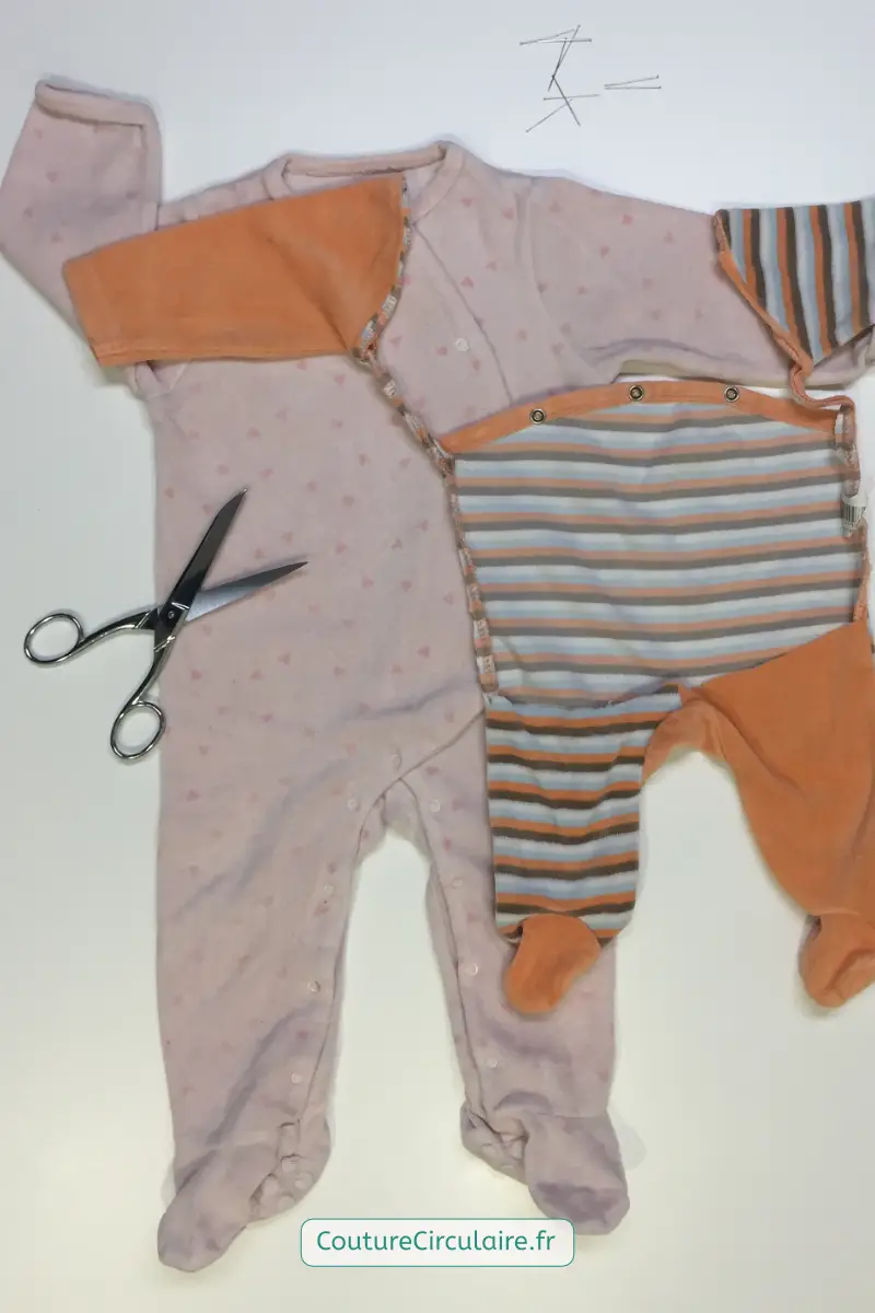 Pyjama Déguisement Dalmatien Adulte Unisexe - Combinaison à Capuche Avec Queue Et Oreilles - Blanc/Noir - Taille XL